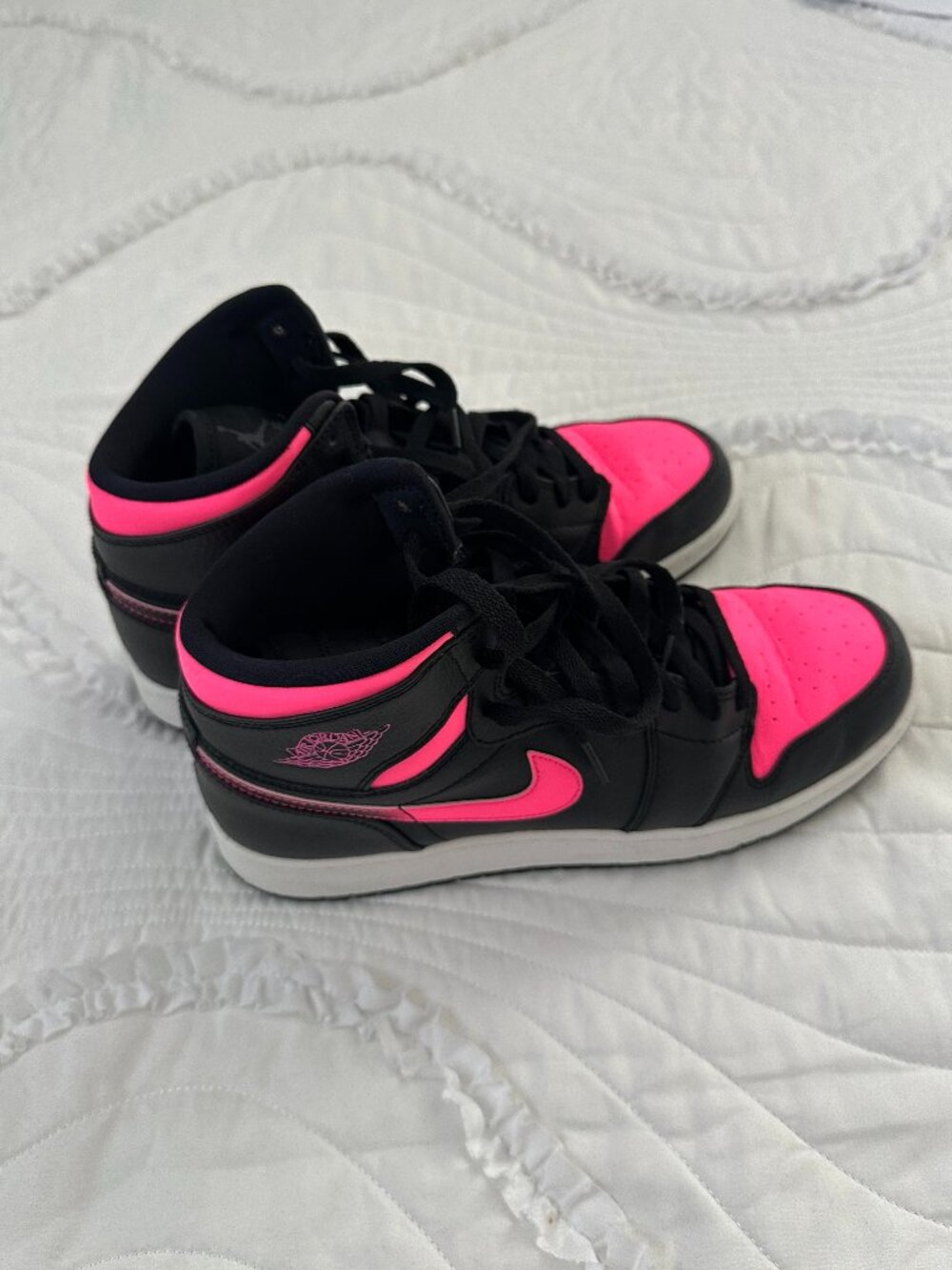 Air Jordan 1 Retro High "Black Hyper Pink" (GS)